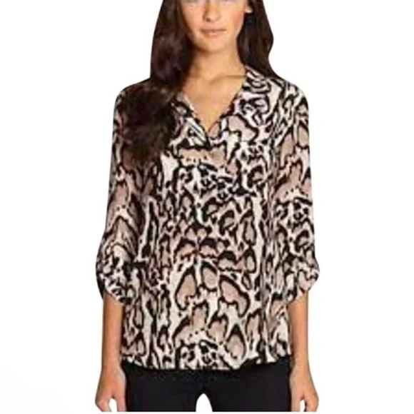Stunning EUC silk Diane von Furstenberg blouse